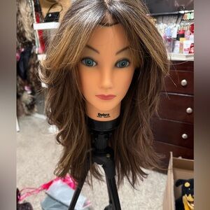 Layered wig. Unbranded